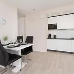 Comfy Kapitanska & Parking & Balcony By Renters Apartman Gdynia