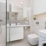 Comfy Kapitanska & Parking & Balcony By Renters Apartman *