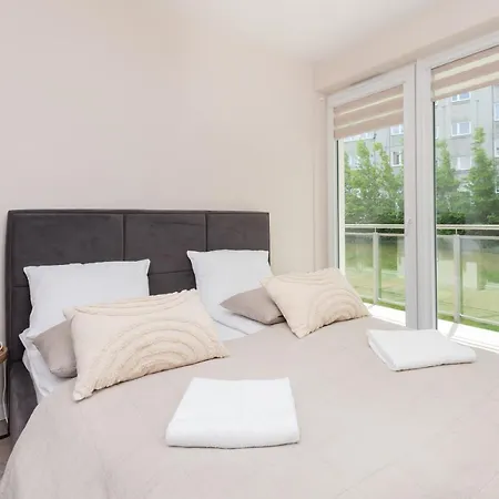Apartman Comfy Kapitanska & Parking & Balcony By Renters