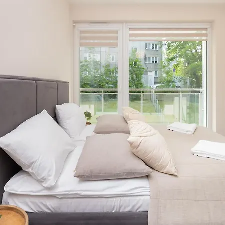 Comfy Kapitanska & Parking & Balcony By Renters דירה גדינייה