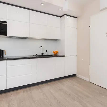 Comfy Kapitanska & Parking & Balcony By Renters Apartamento *