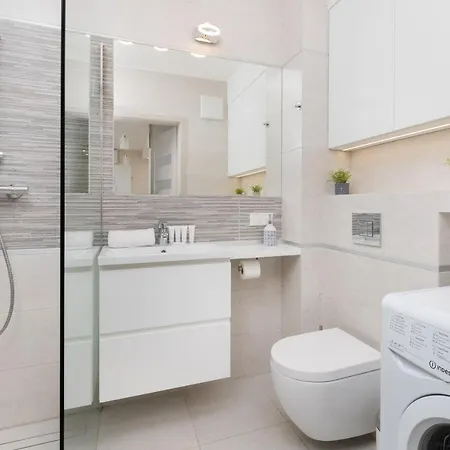 Comfy Kapitanska & Parking & Balcony By Renters Apartamento *