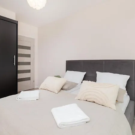 דירה Comfy Kapitanska & Parking & Balcony By Renters גדינייה